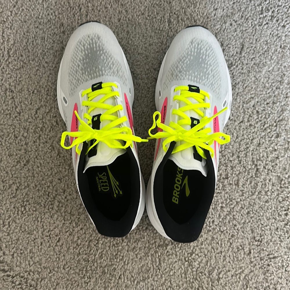 Brooks Lanch 9 running shoes size 10